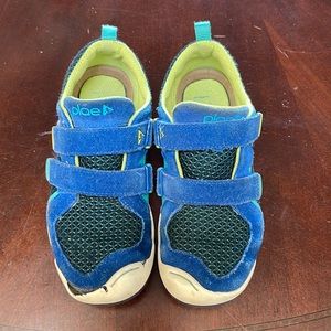 Plae Ty blue sneakers shoes 2.5